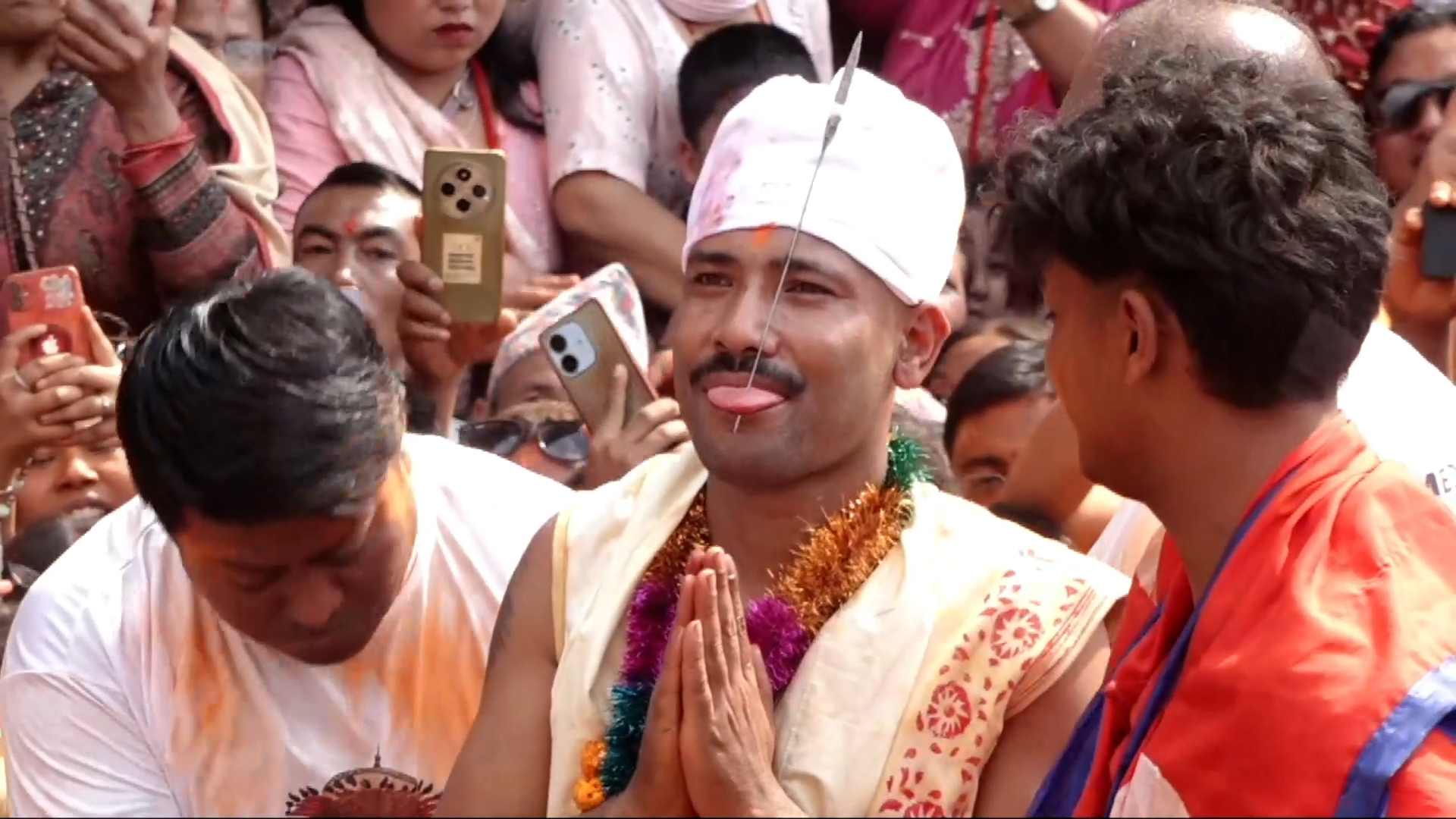 जिब्रो छेड्ने सुजनलाई २ लाख नगद